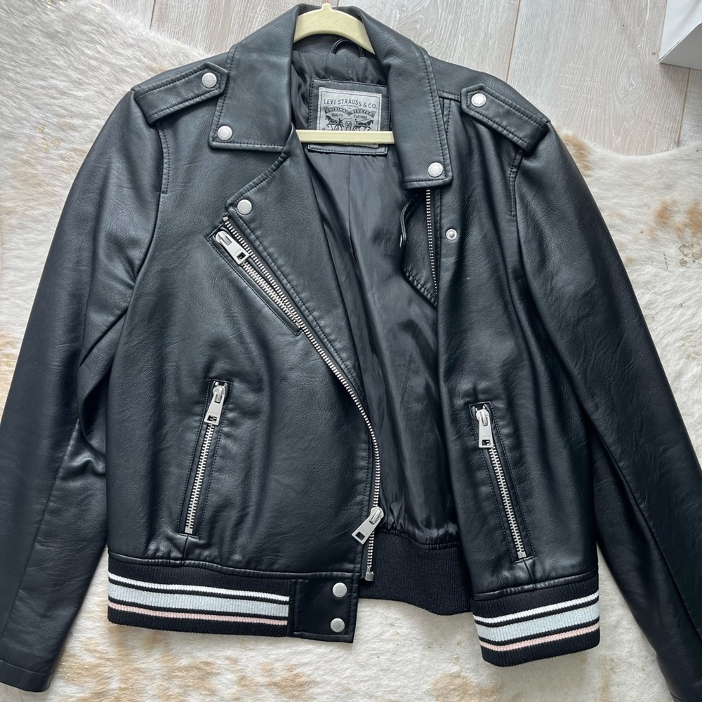 Levi’s amazing faux leather jacket size L, never worn
